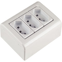 Caixa de sobrepor com 3 tomadas 2P+T 20A 250V