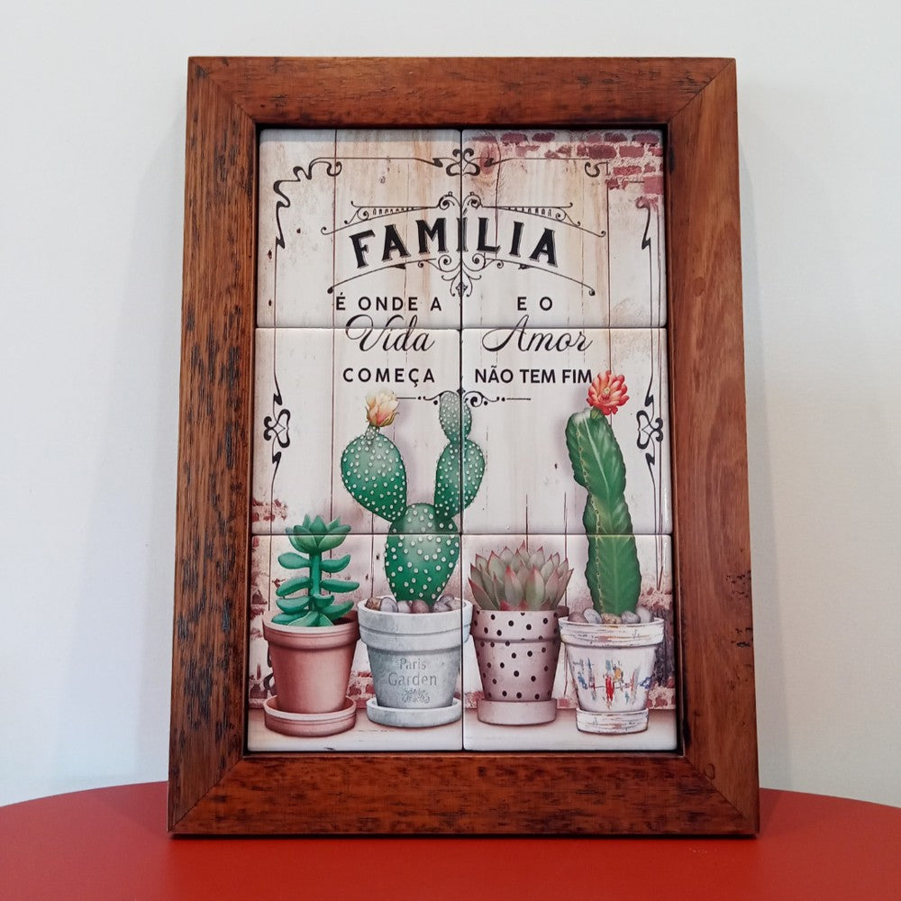 Quadro de cerâmica com moldura decorativa